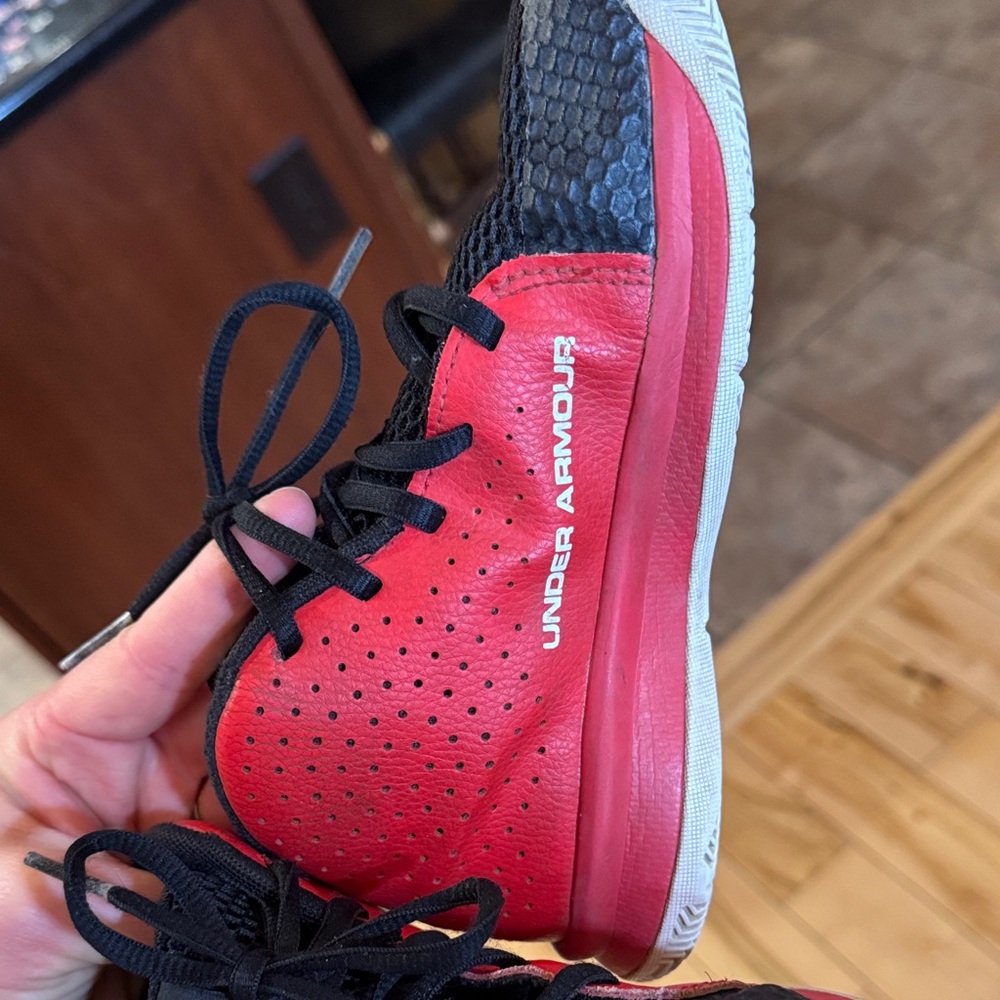Boys Under Armour Basketball Sneakers - Picture 5 of 6
